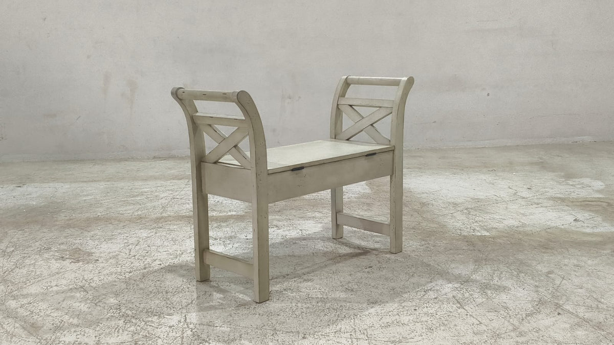 A4000036 - ACCENT CHAIR - BLR WH
