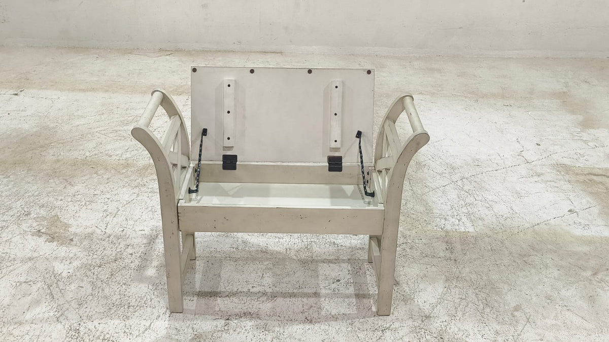 A4000036 - ACCENT CHAIR - BLR WH