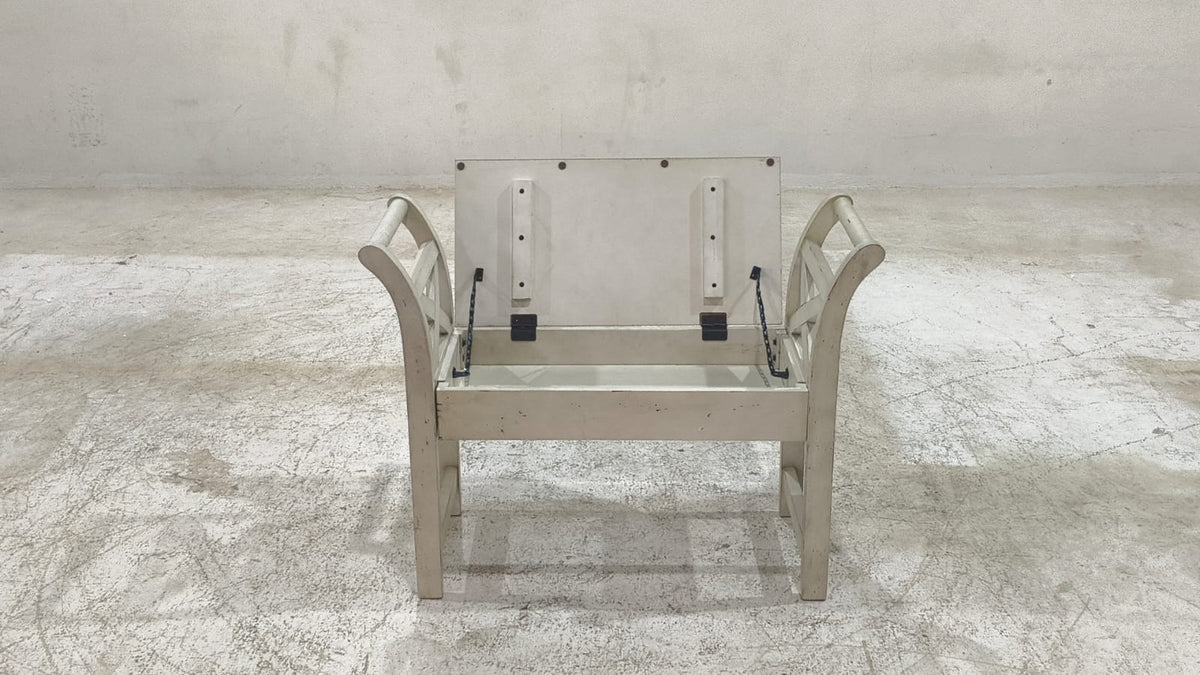 A4000036 - ACCENT CHAIR - BLR WH