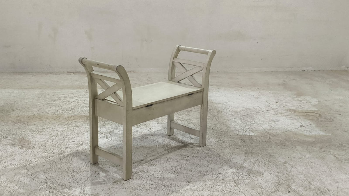 A4000036 - ACCENT CHAIR - BLR WH