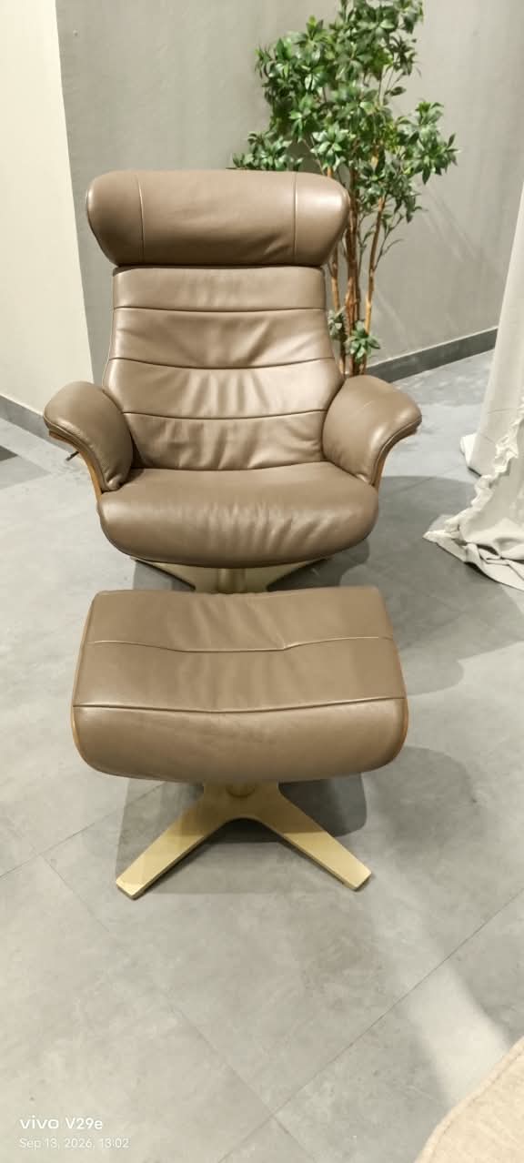 A928 - CHAIR+OTTOMAN - HYD DASH(BESPOKE)