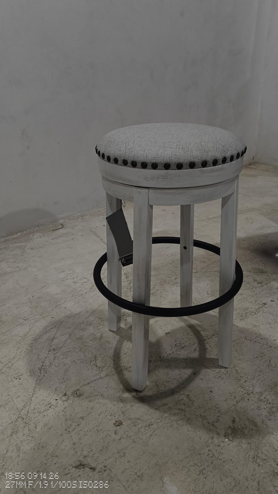 D546-330(9) - STOOL - BLR WH