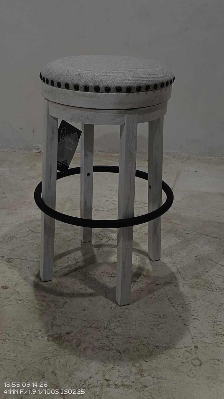 D546-330(9) - STOOL - BLR WH