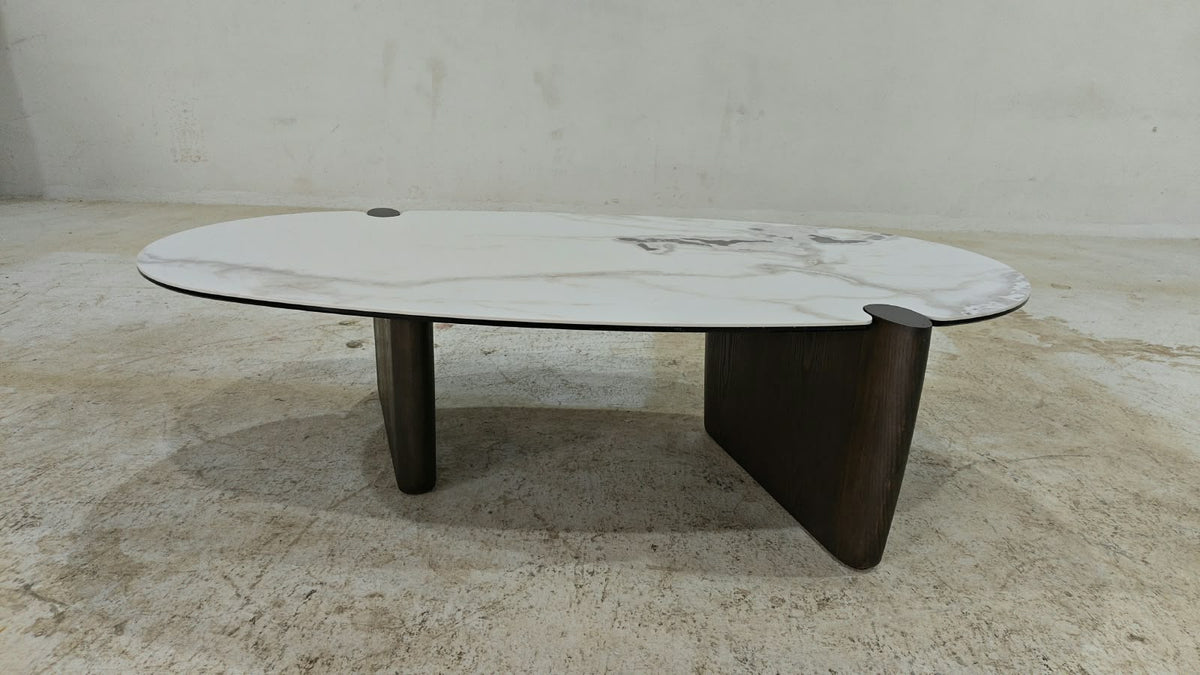 VC8811-C(1) - COFFEE TABLE - OUTLET