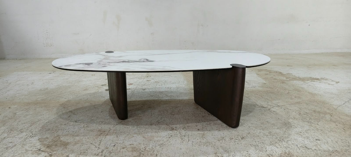 VC8811-C(1) - COFFEE TABLE - OUTLET