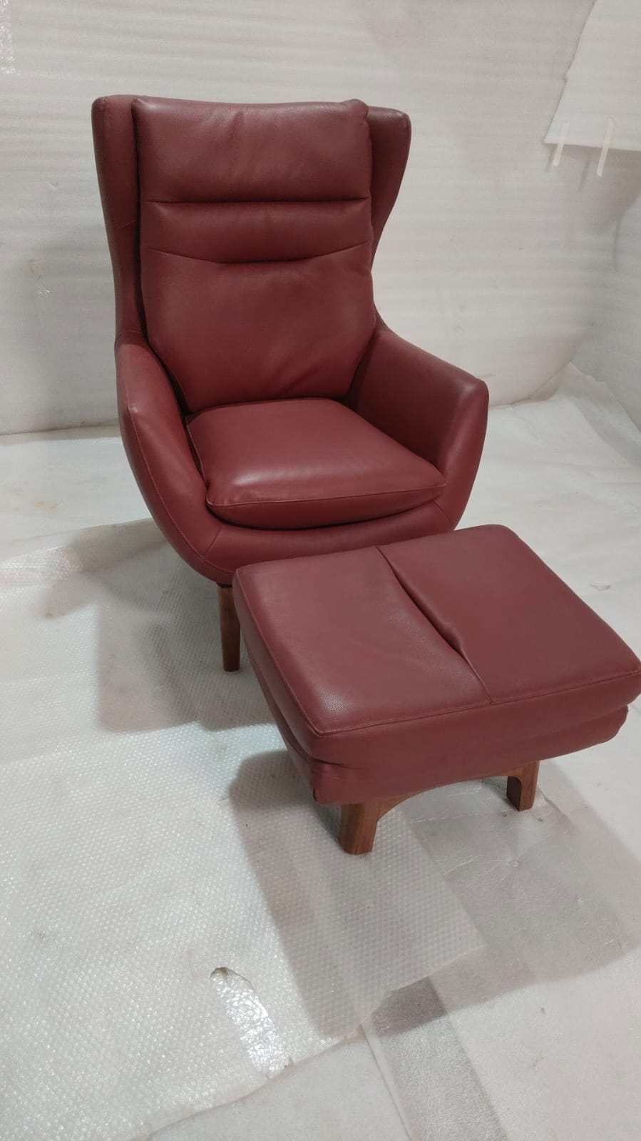 CH-6226(1) - CHAIR+OTTOMAN - HYD WH
