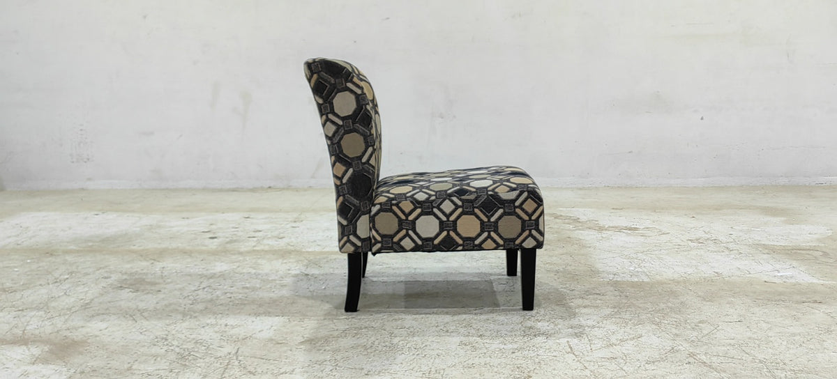 9910160(2) - ACCENT CHAIR - BLR WH