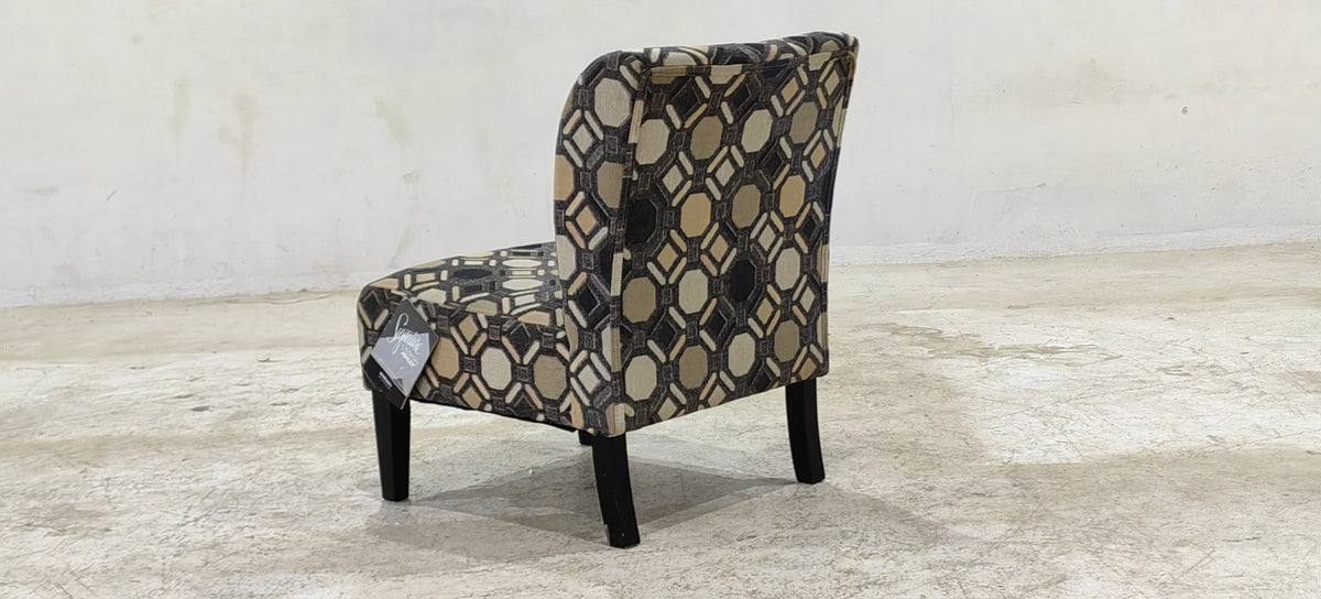 9910160(2) - ACCENT CHAIR - BLR WH