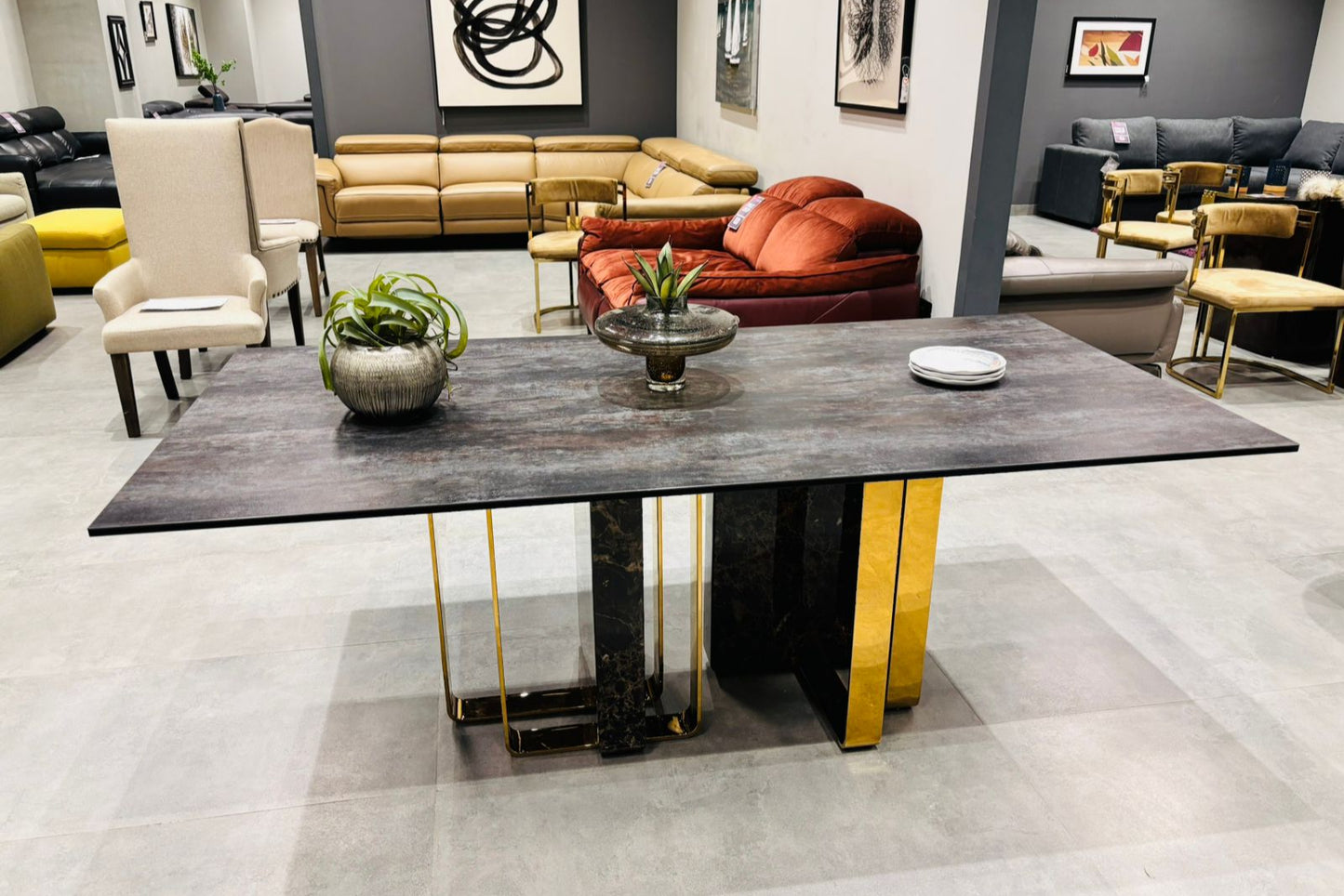 T2002 - DINING TABLE - OUTLET