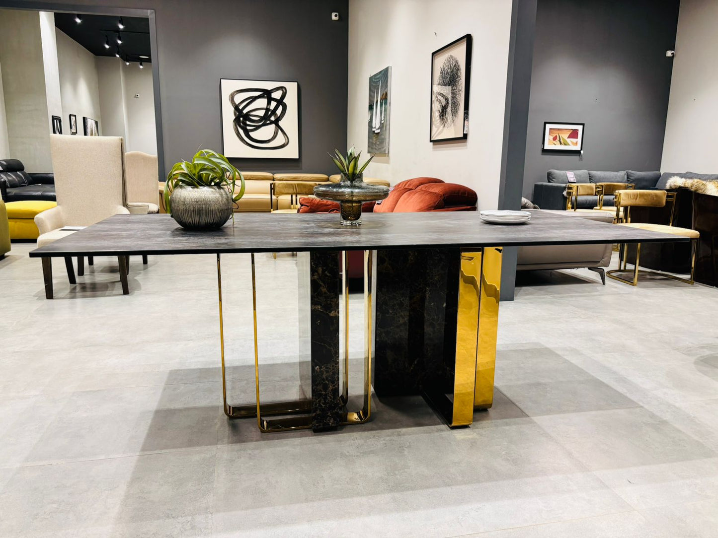 T2002 - DINING TABLE - OUTLET