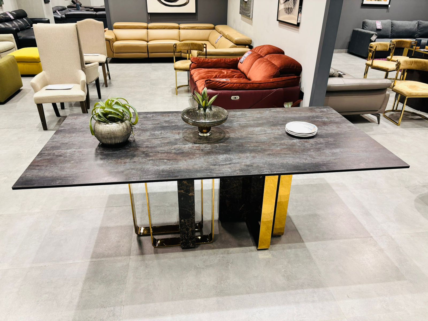 T2002 - DINING TABLE - OUTLET