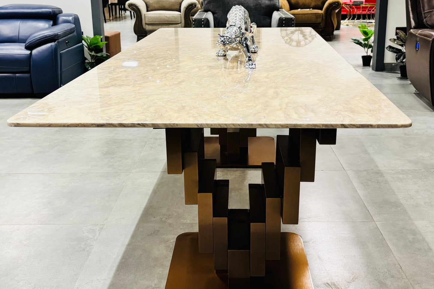 21052-D - DINING TABLE - OUTLET