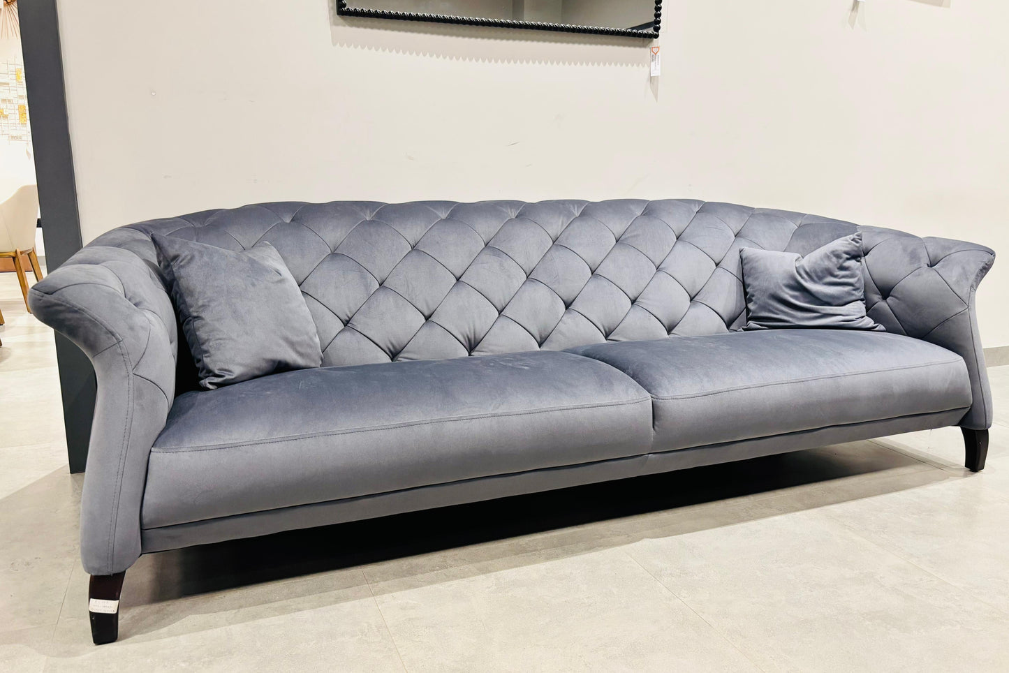 EX.007 - 3.5 SEATER - OUTLET