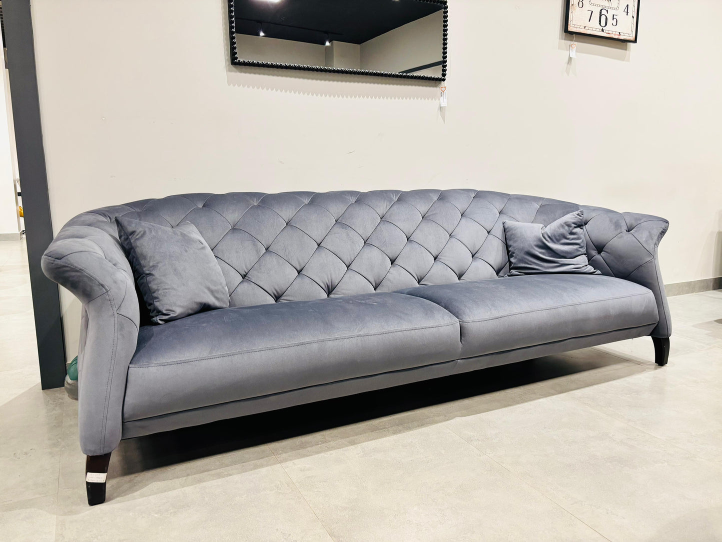 EX.007 - 3.5 SEATER - OUTLET