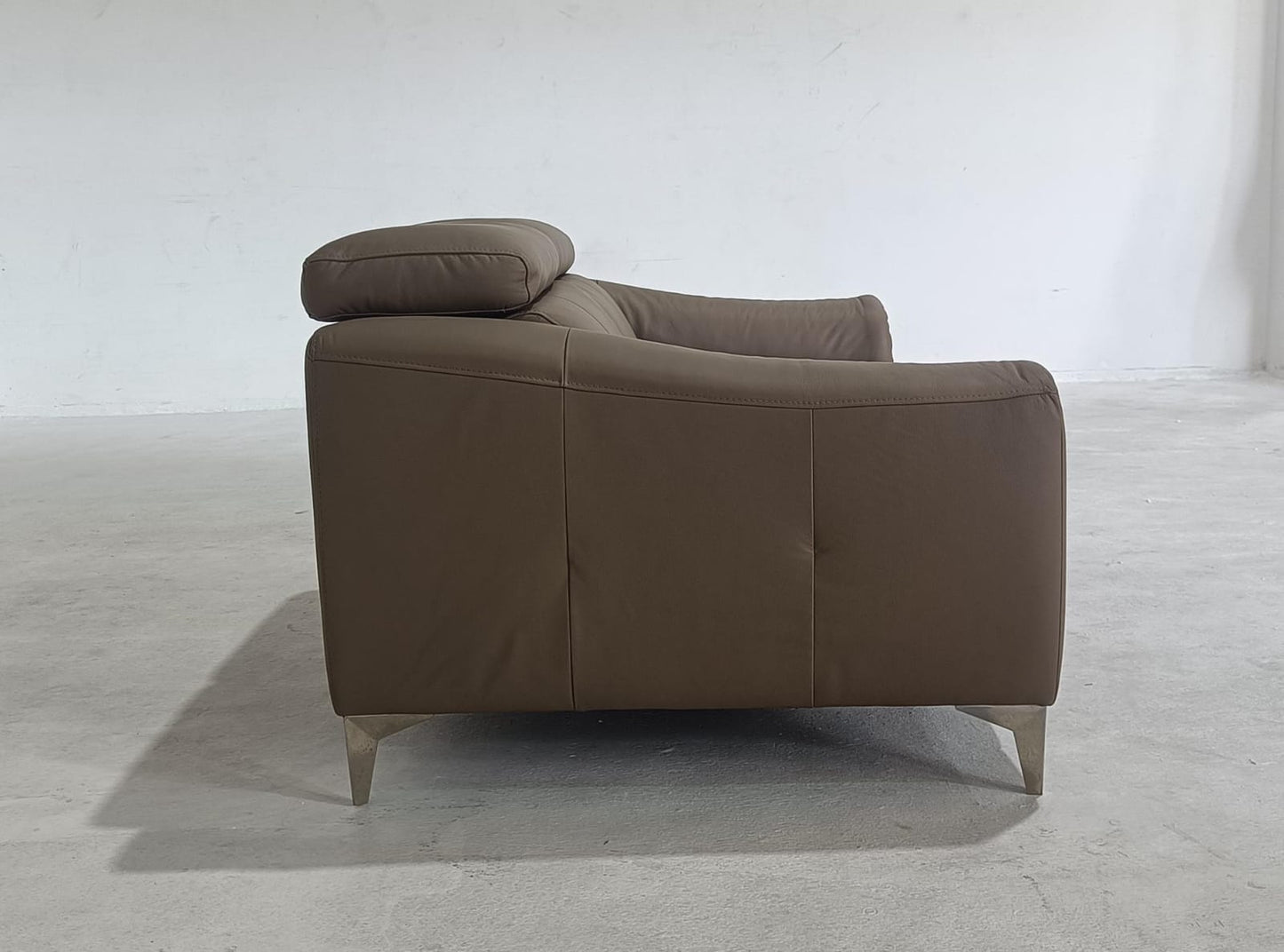 KF.023 - 2 SEATER - OUTLET