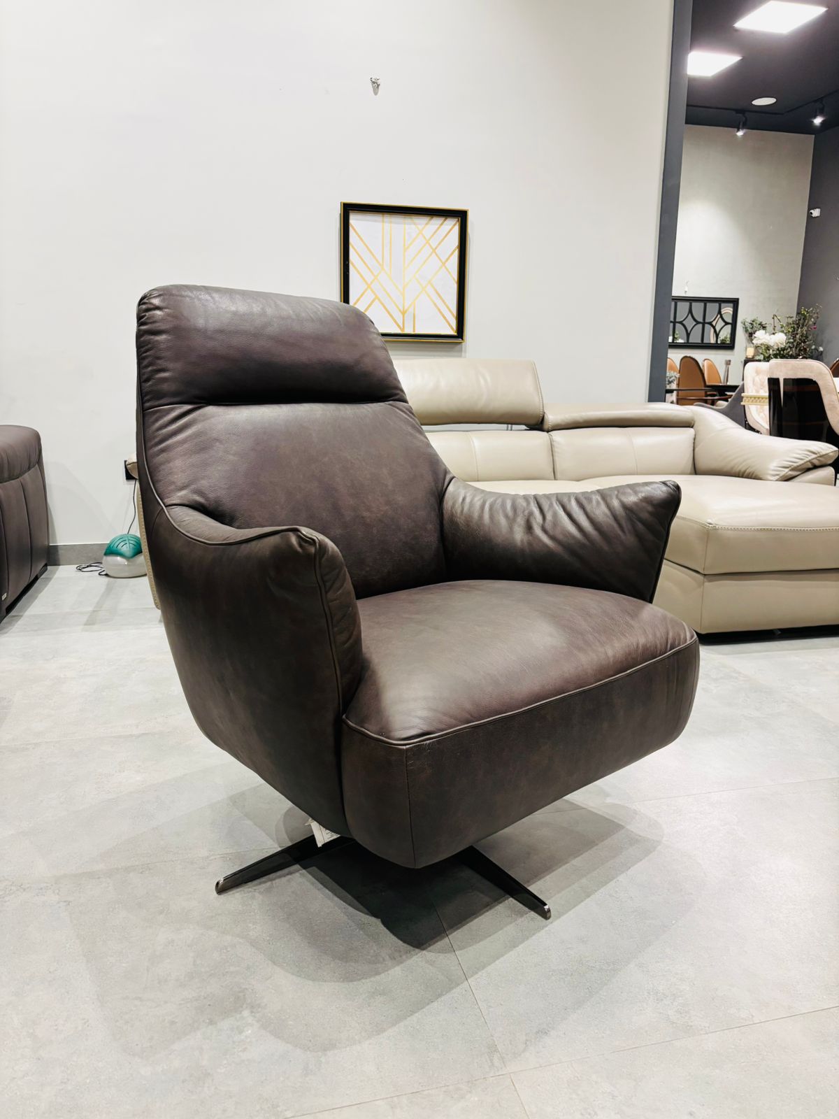 C056-0066-14 - ARM CHAIR - OUTLET