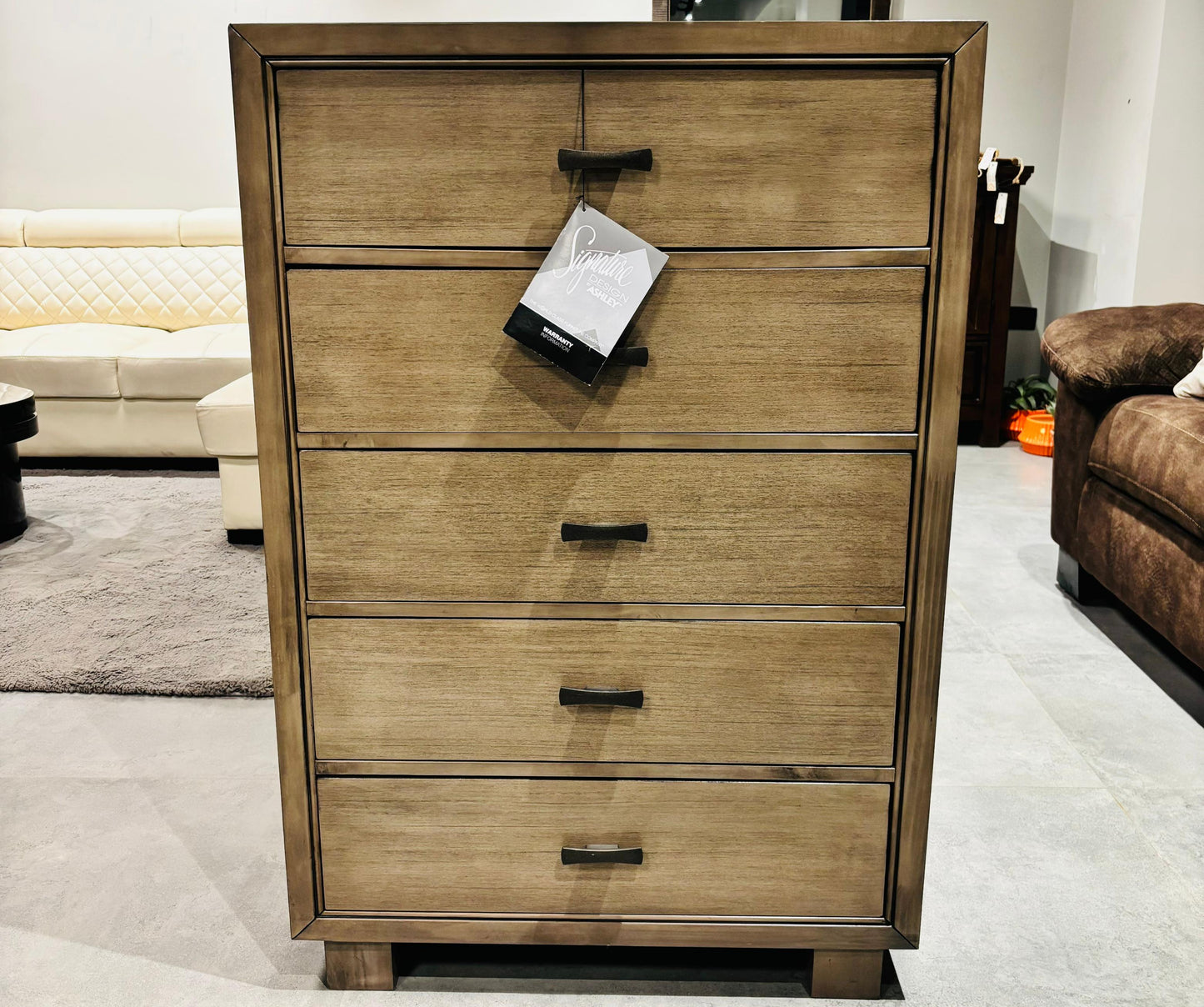 B552-46 - CHEST OF DRAWER - OUTLET
