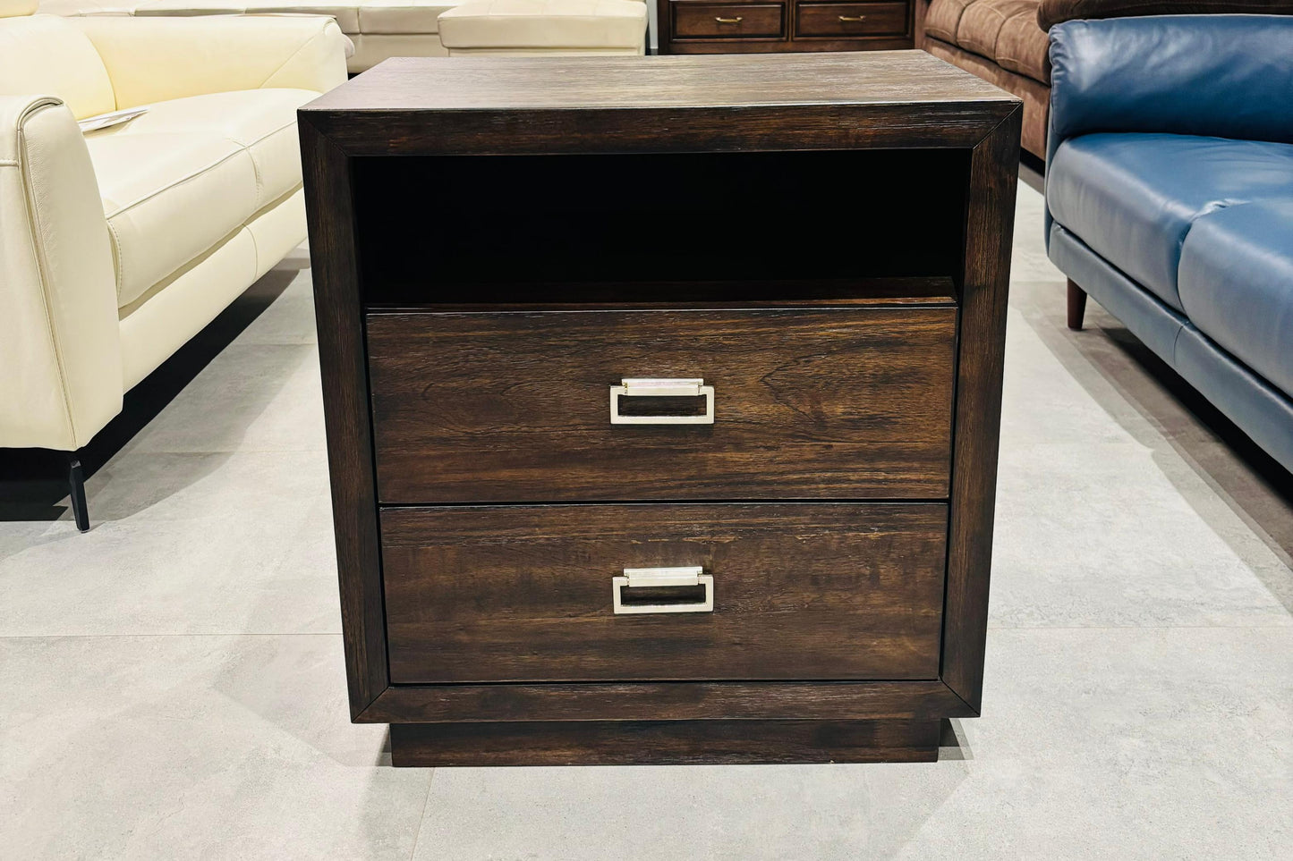 B731-92W9(1) - NIGHTSTAND - OUTLET (S58390 - 30-04-2026 - VISHNU VARDHAN - NAR)