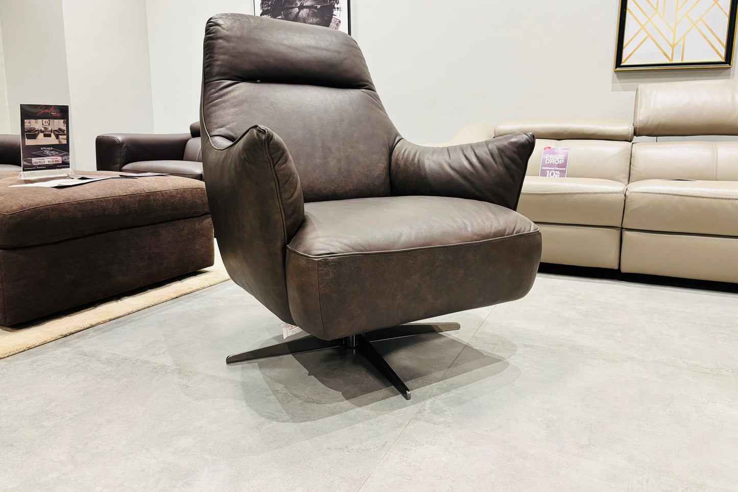 C056-0066-14 - ARM CHAIR - OUTLET