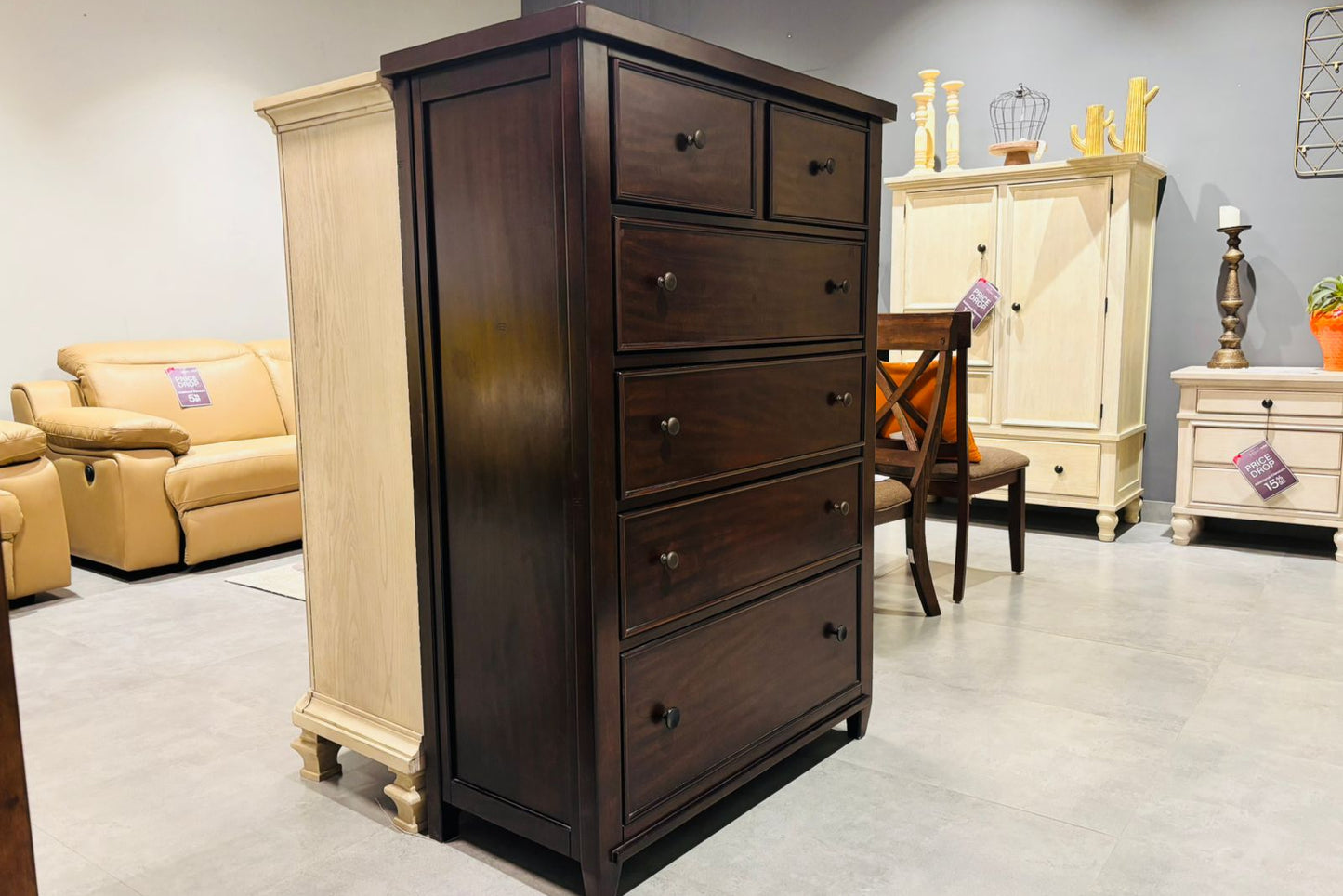 B695-46 - CHEST OF DRAWER - OUTLET