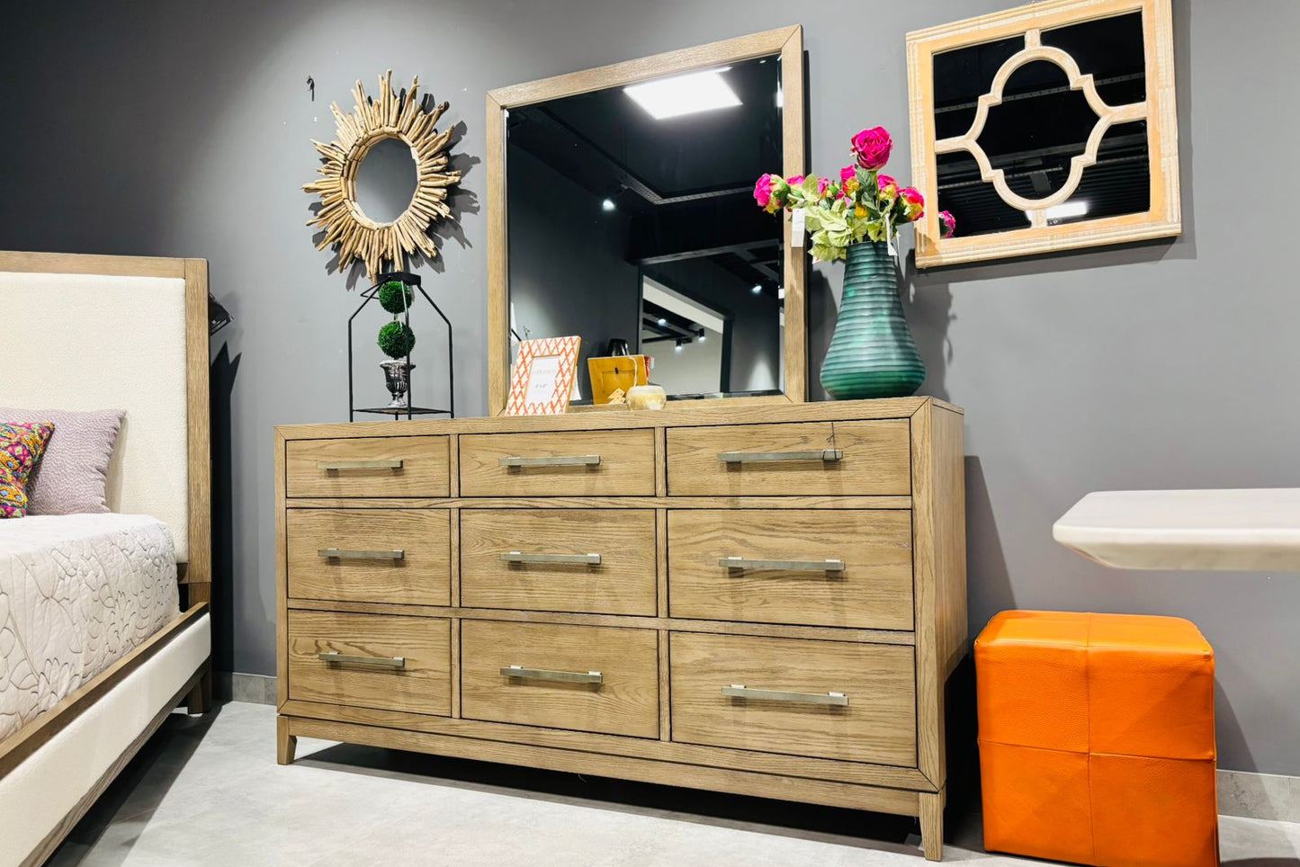 B983-31+36 - DRESSER MIRROR - OUTLET