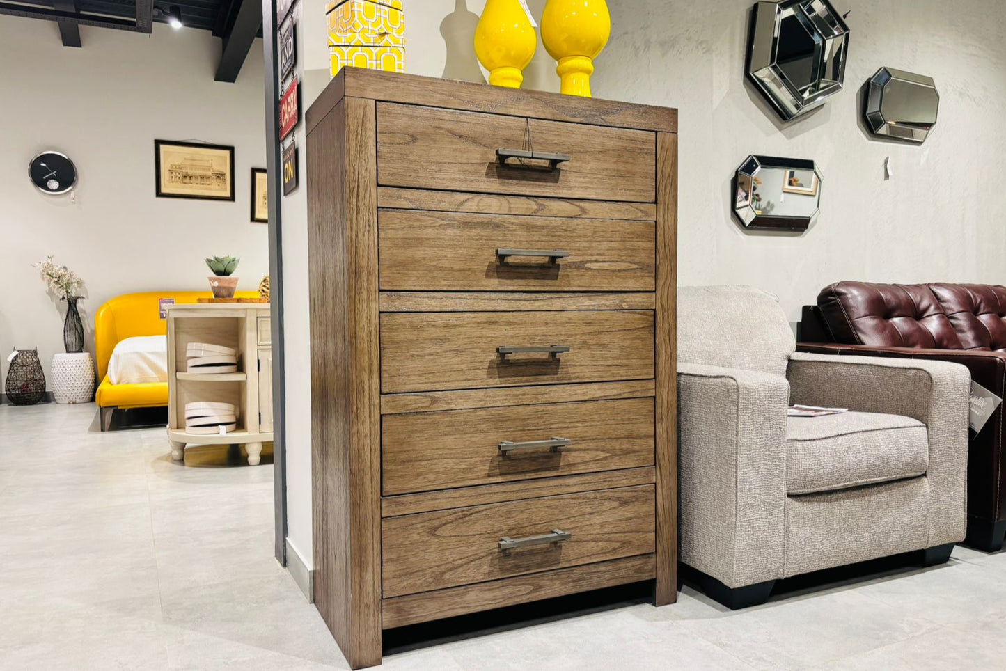 B537-46(2) - CHEST OF DRAWER - OUTLET