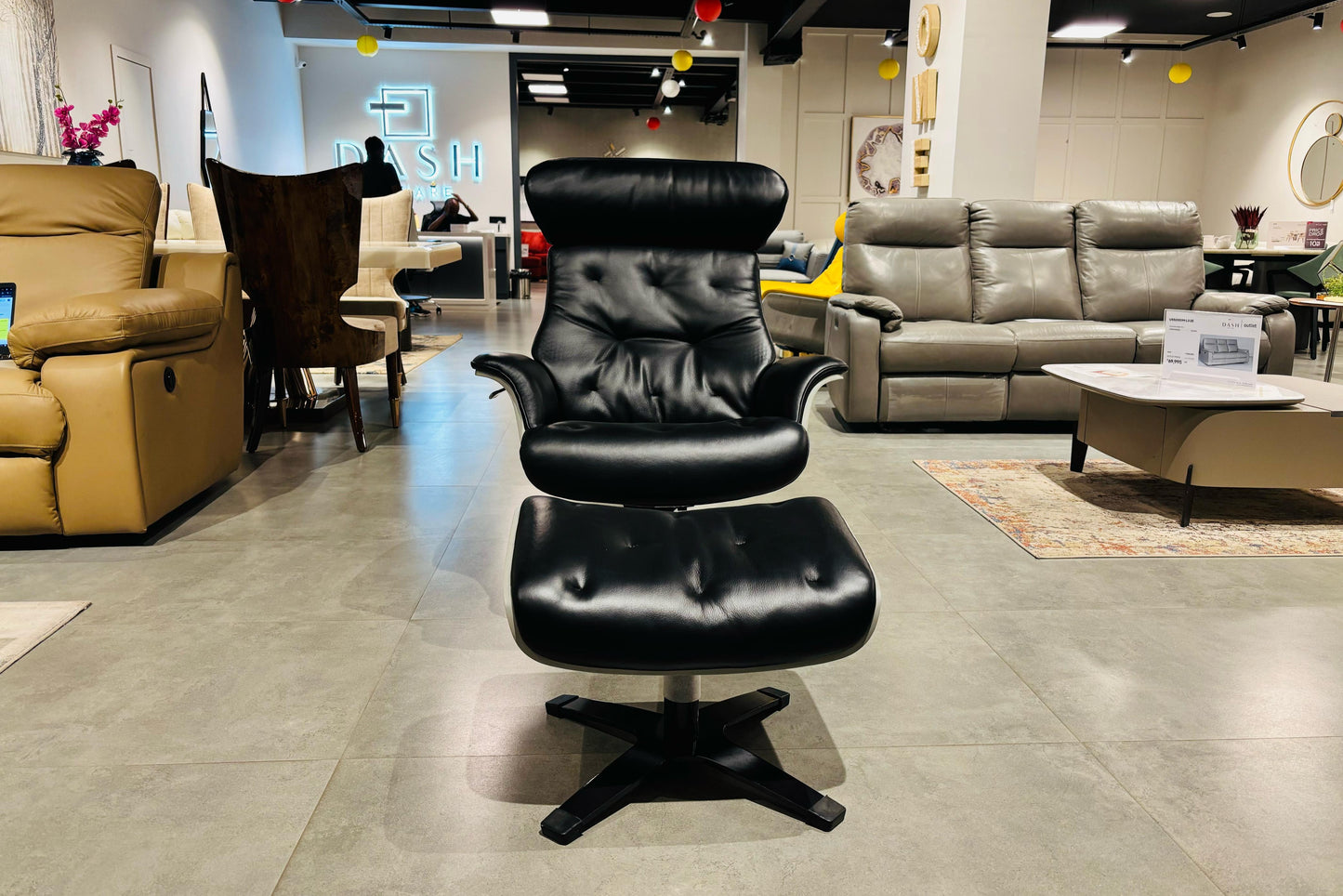 A938 - CHAIR+OTTOMAN - OUTLET