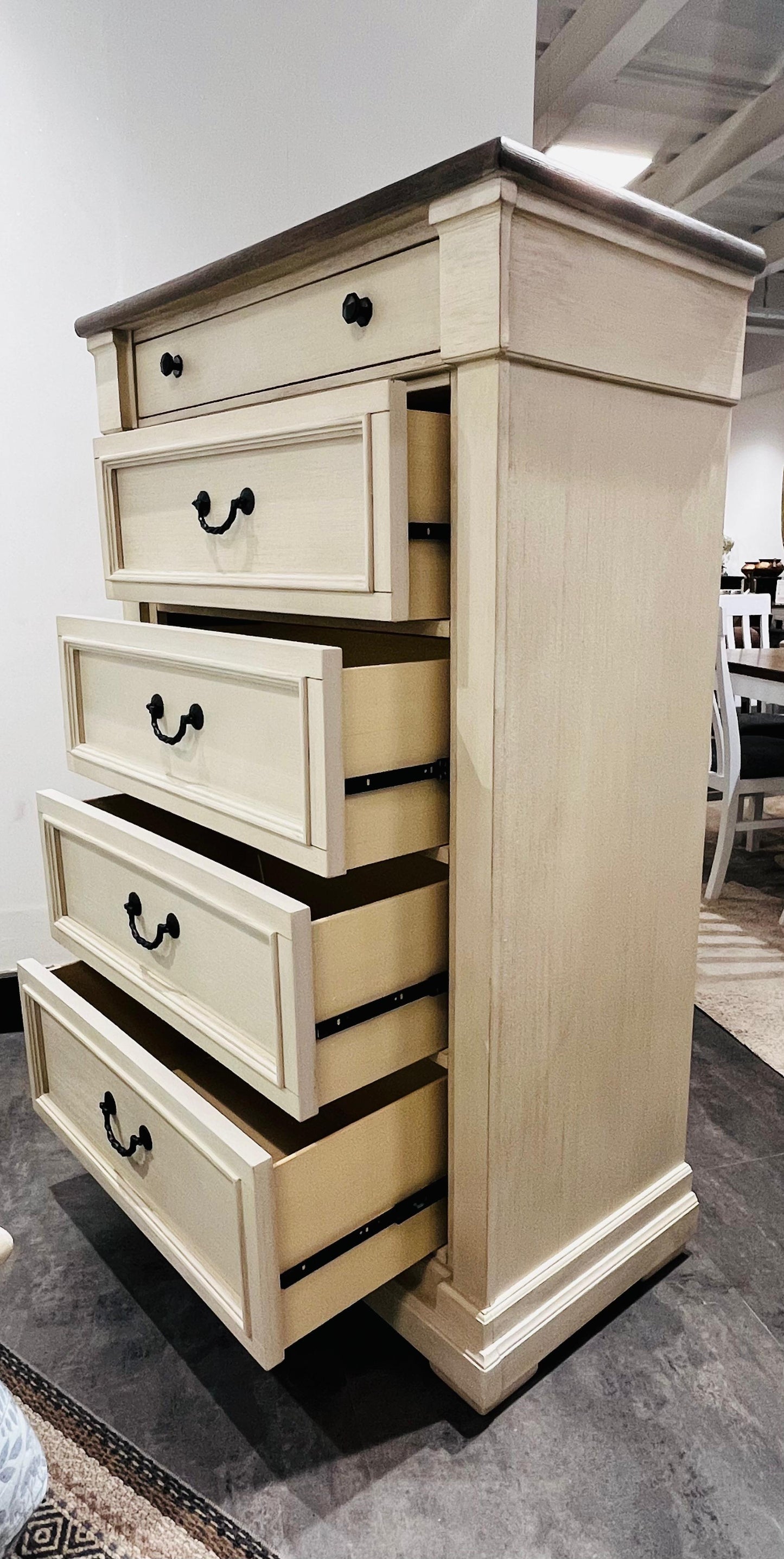 B647-146 - CHEST OF DRAWER - NAR