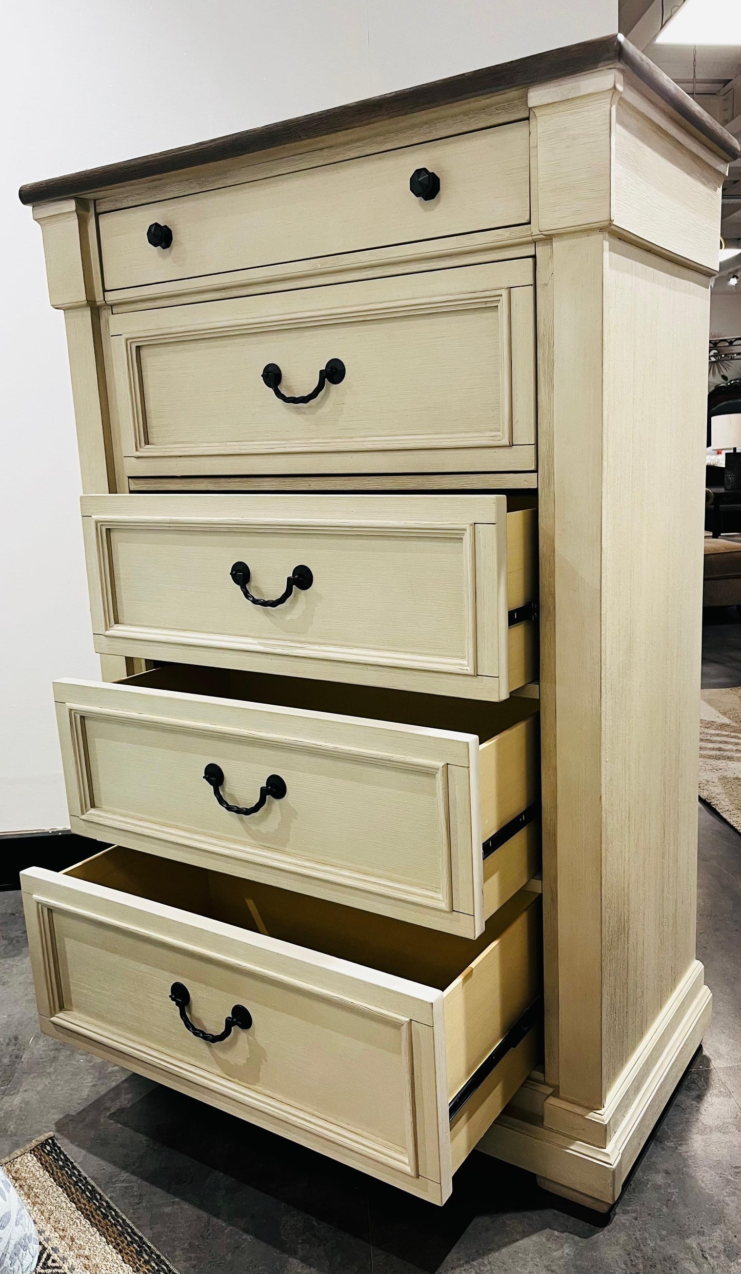 B647-146 - CHEST OF DRAWER - NAR