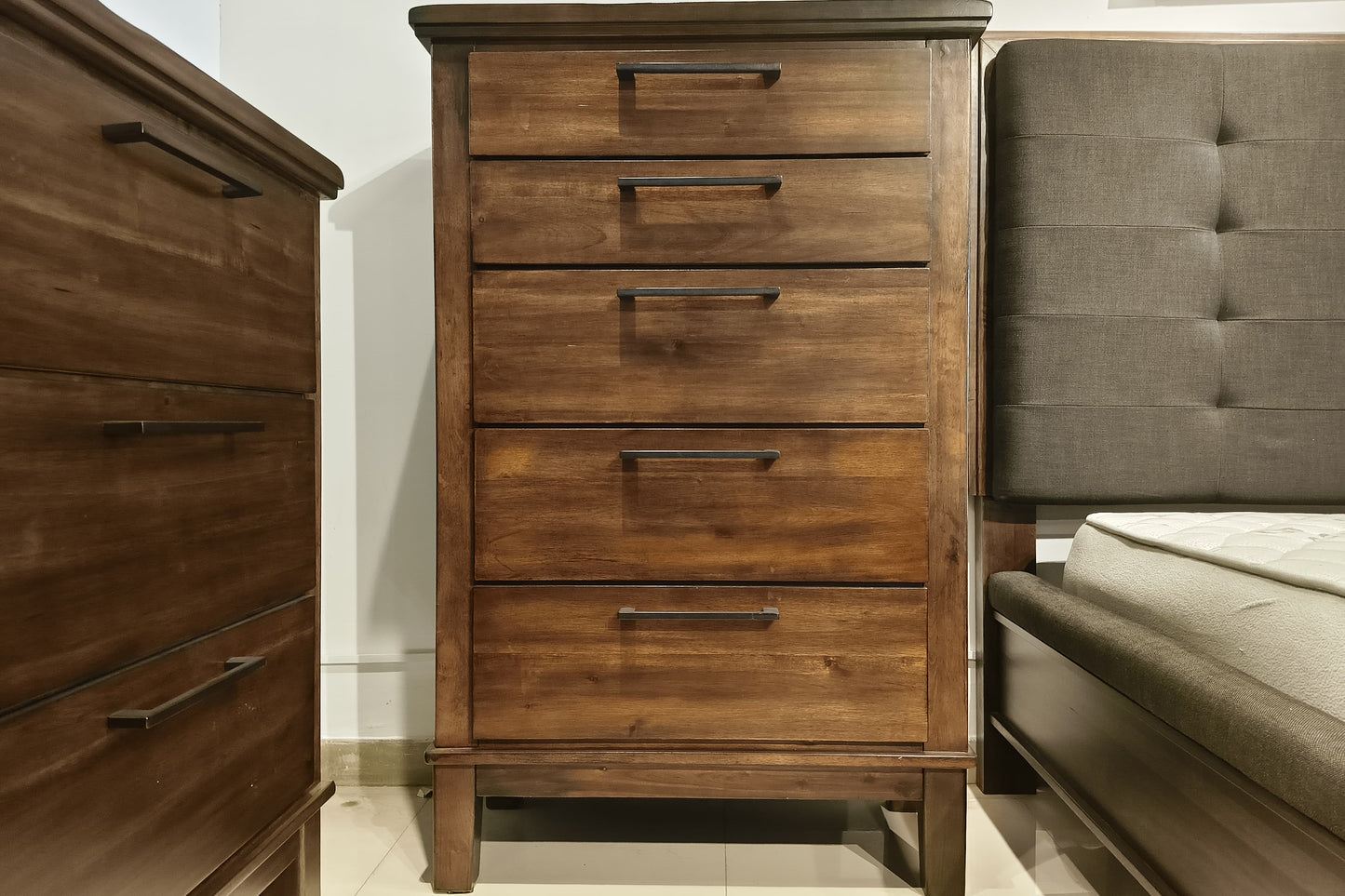 B594-46 - CHEST OF DRAWERS - BTM
