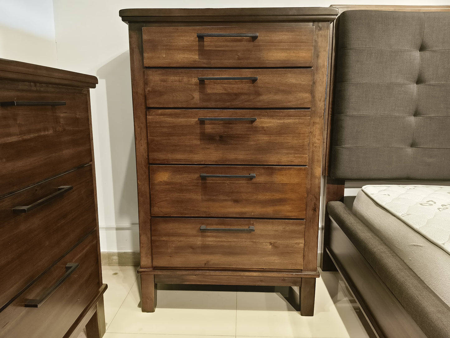B594-46 - CHEST OF DRAWERS - BTM