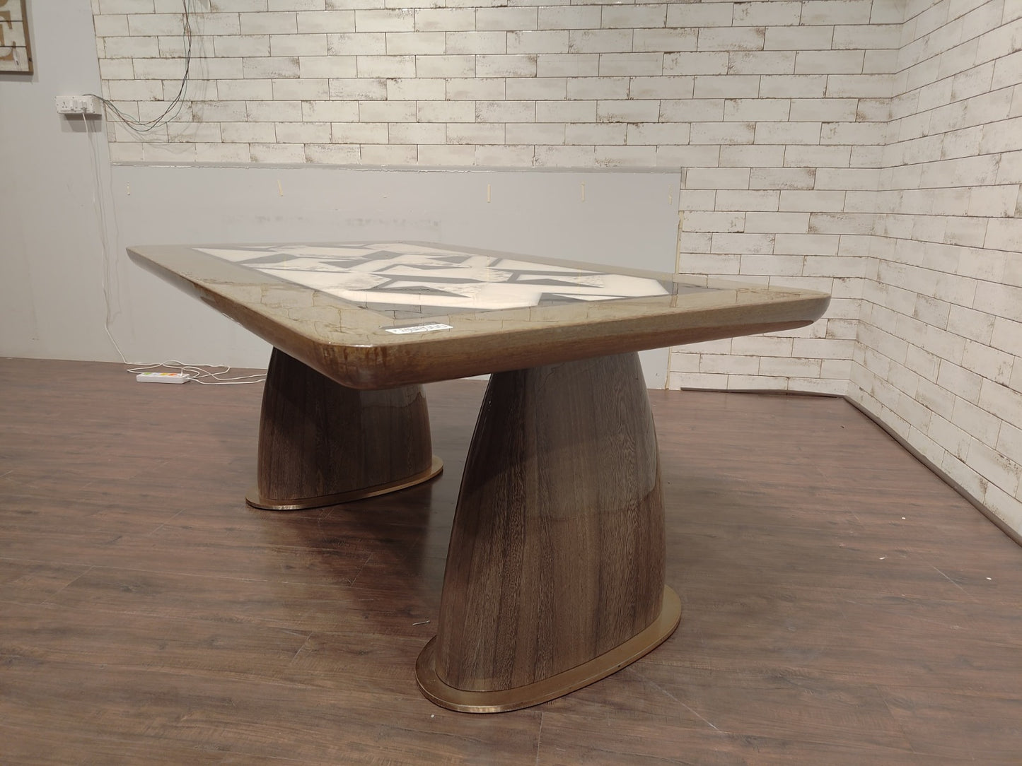 DIVIANA - DINING TABLE - BWDD