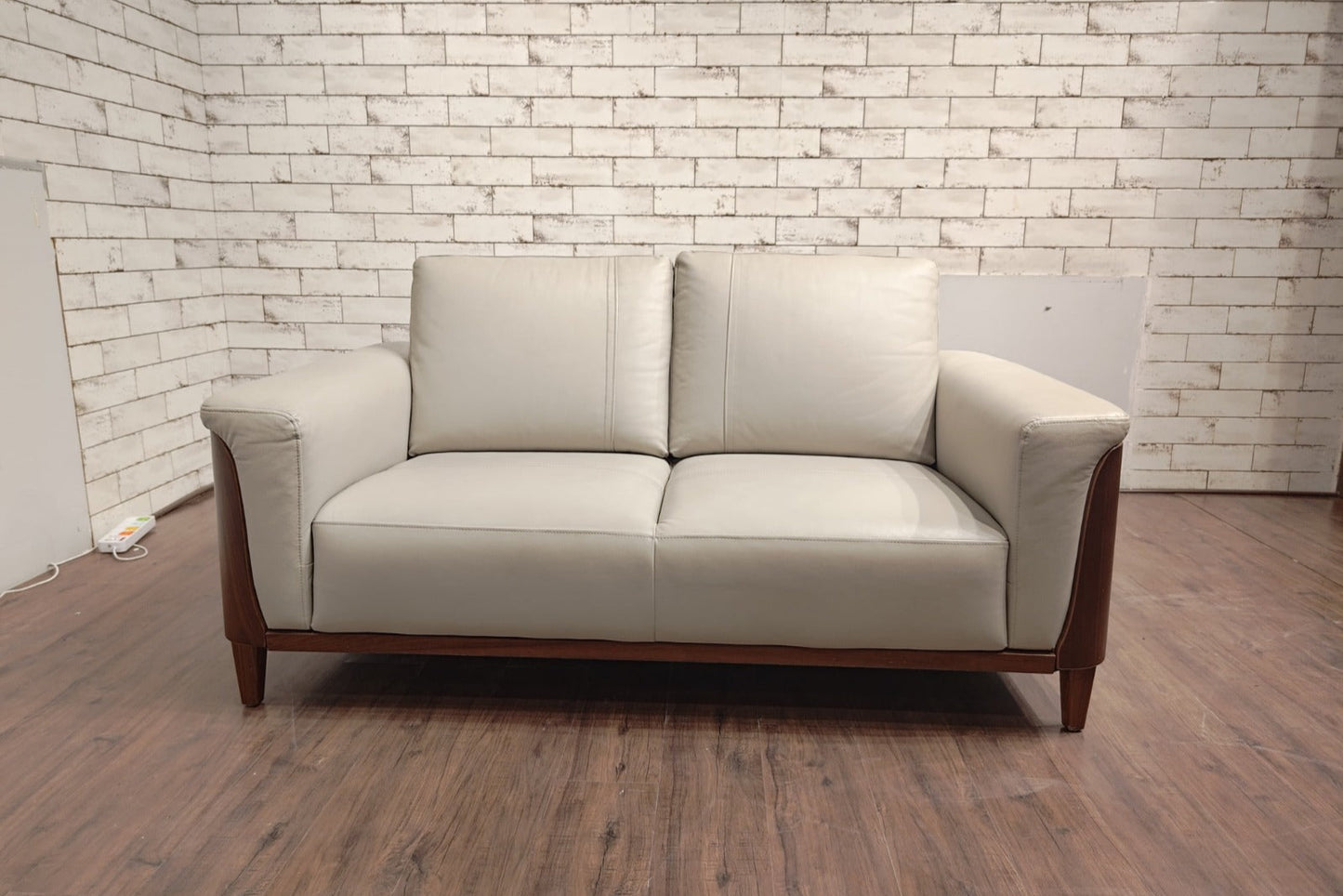 KUKA 8121 - 2 SEATER - BWDD