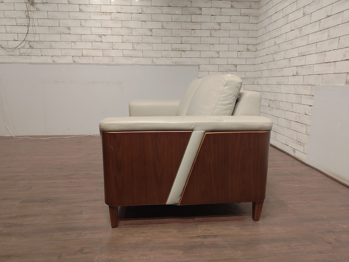 KUKA 8121 - 2 SEATER - BWDD