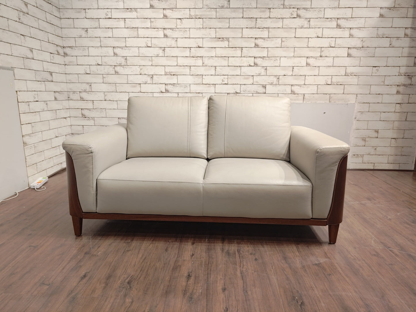 KUKA 8121 - 2 SEATER - BWDD