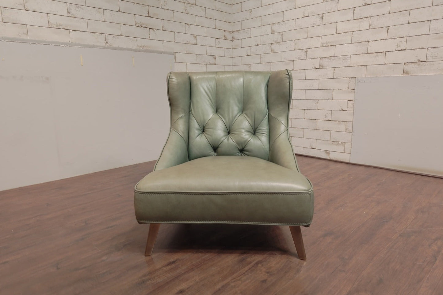 11740 - ACCENT CHAIR - MDP