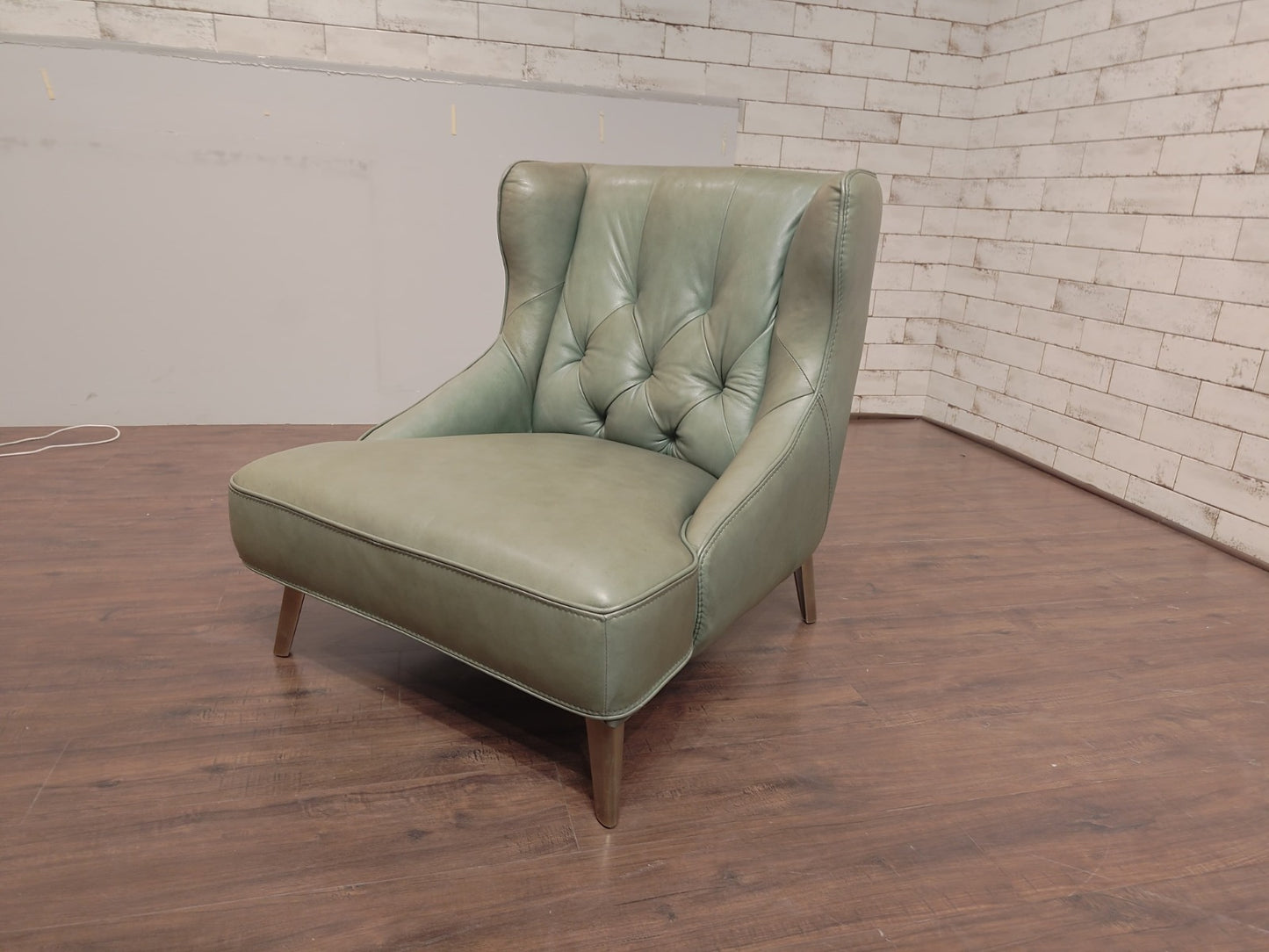 11740 - ACCENT CHAIR - MDP