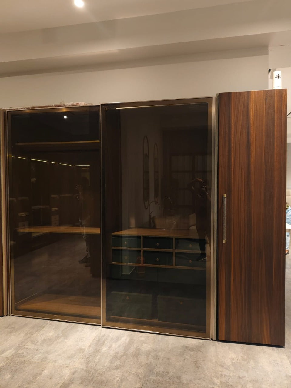 GLASS AND FOLDABLE - WARDROBE - NAR DASH(BESPOKE)