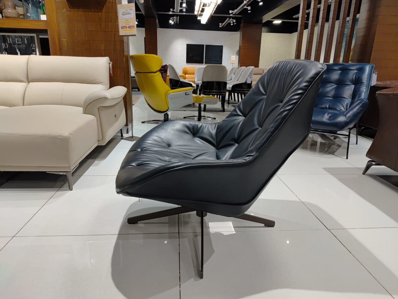 LC-030 - ACCENT CHAIR - BH