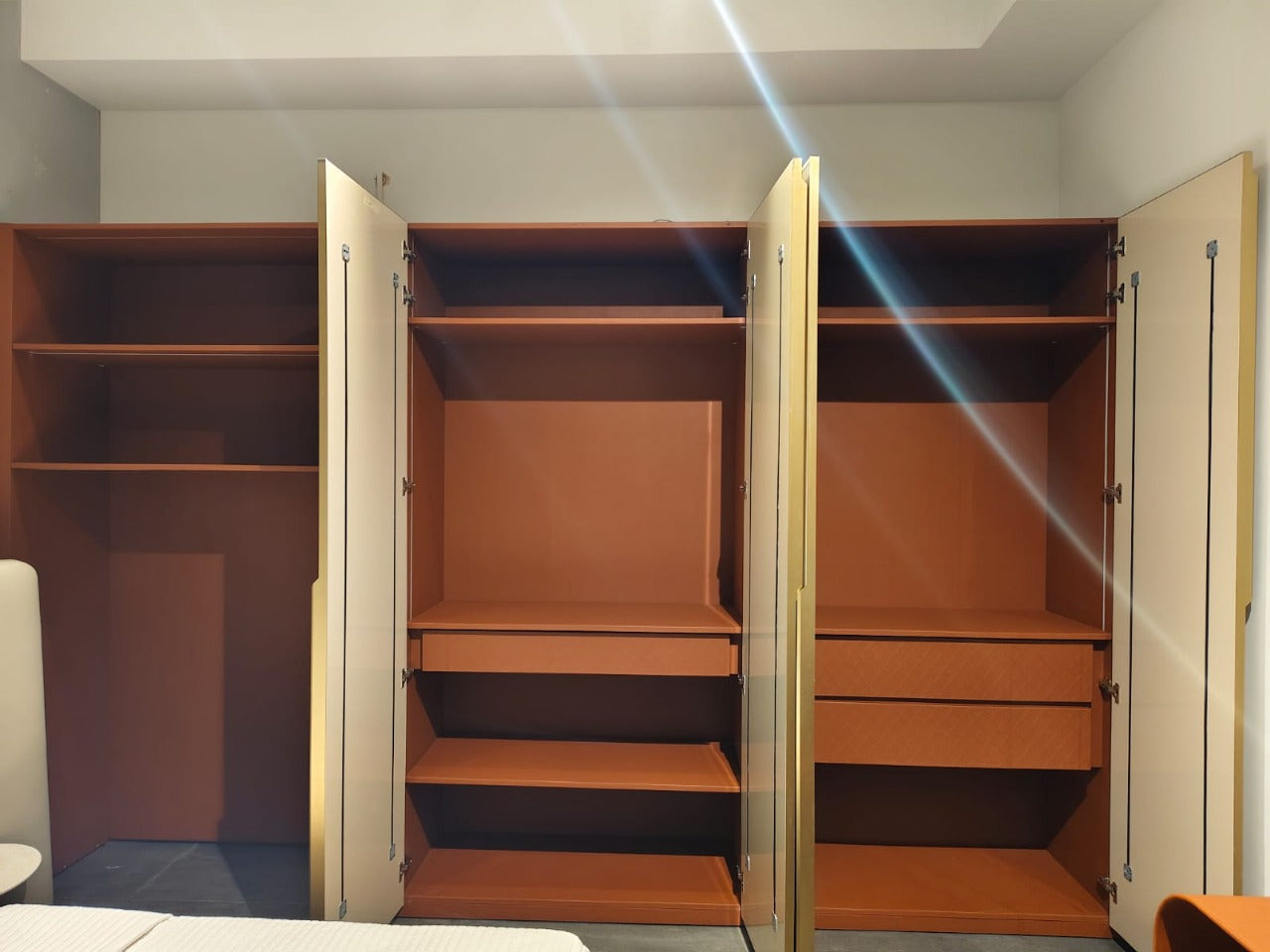 LACQUER - WARDROBE - NAR DASH(BESPOKE)