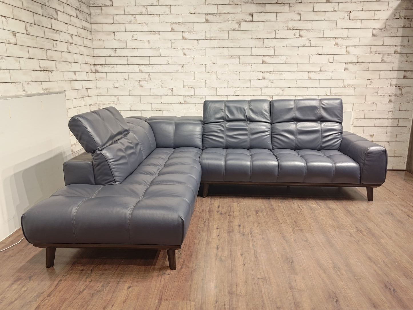 C141 - 3 SEATER+CHAISE - BWDD