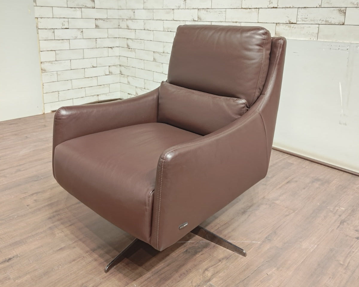 C065-066-24 - ARM CHAIR - BWDD