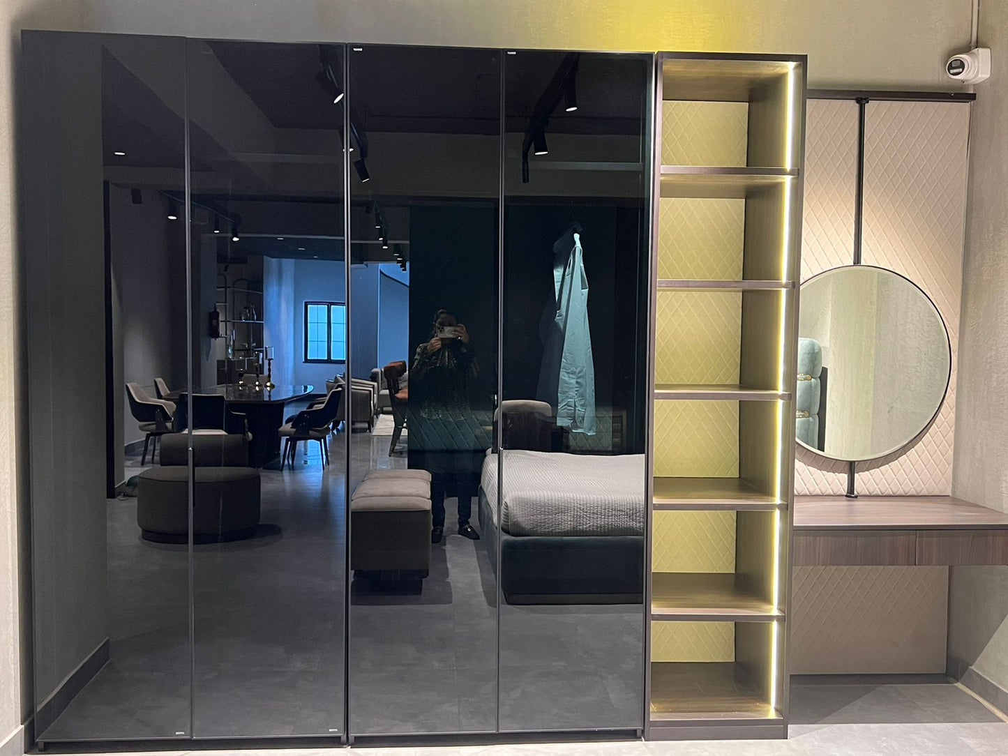 DAS-28 - WARDROBE+DRESSER MIRROR - HYD DASH(BESPOKE)