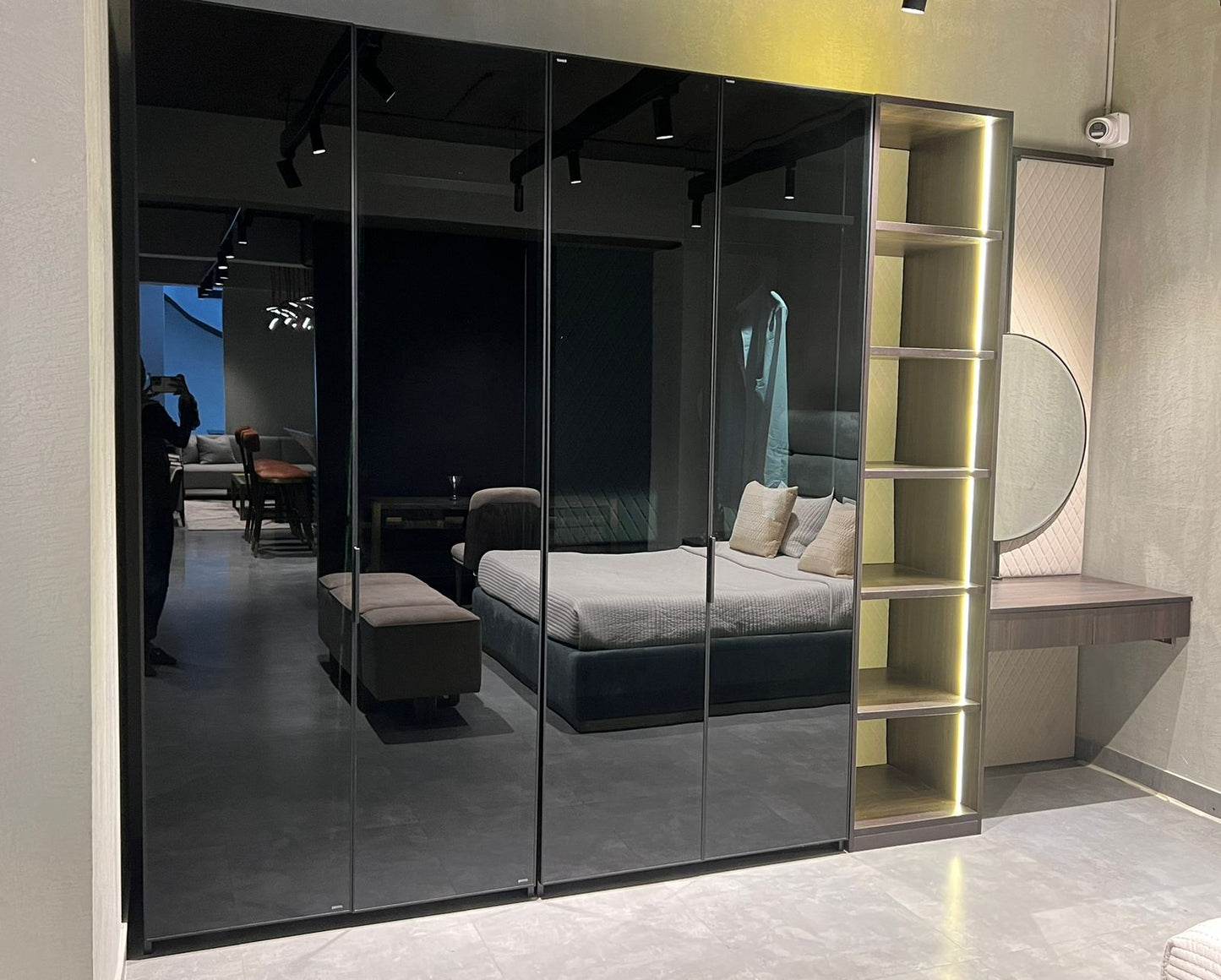 DAS-28 - WARDROBE+DRESSER MIRROR - HYD DASH(BESPOKE)