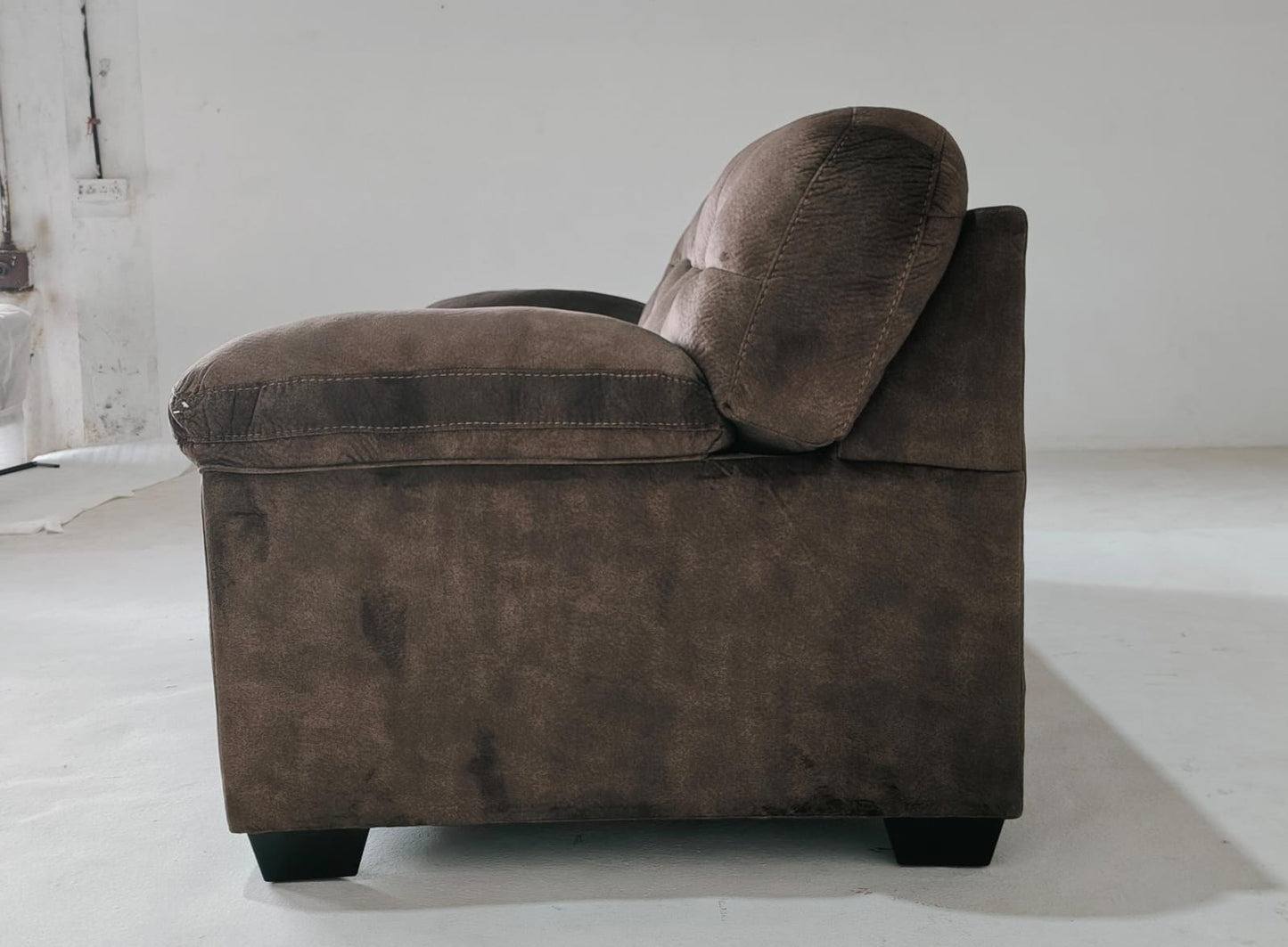 7050839(1) - 3 SEATER - BLR WH
