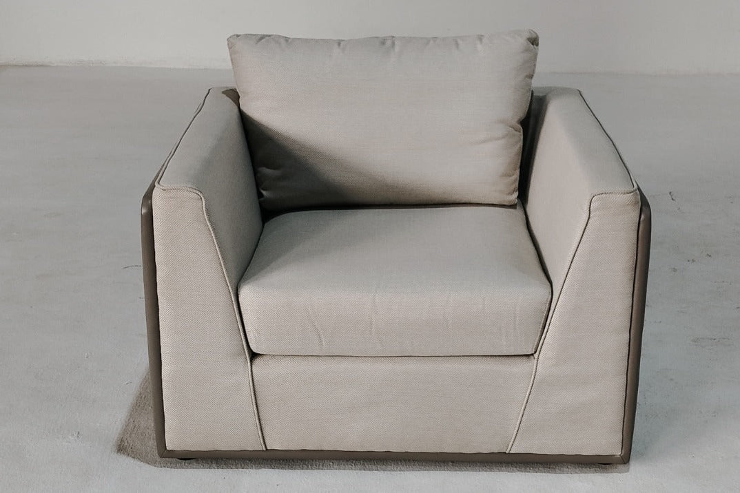 U6850020(2) - 1 SEATER - OUTLET