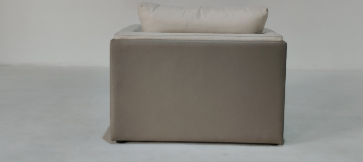 U6850020(2) - 1 SEATER - OUTLET