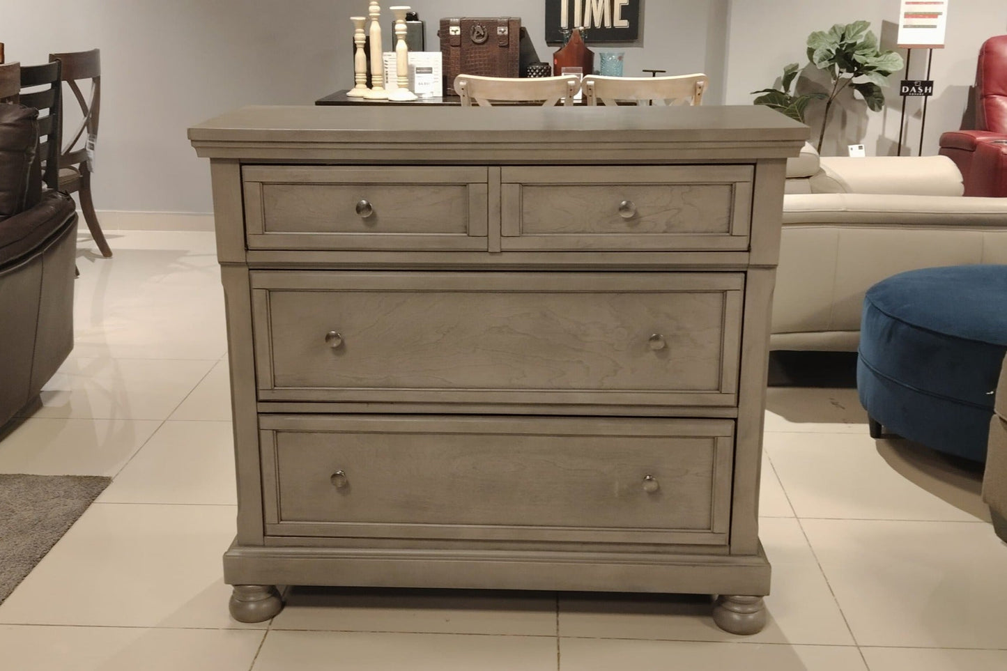 B733-39(1) - CHEST OF DRAWERS - BH