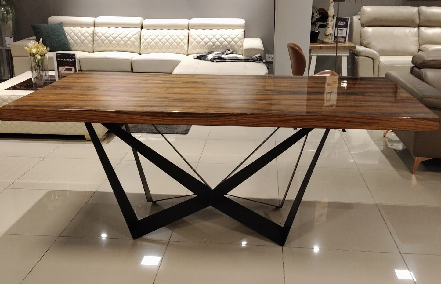 819 - DINING TABLE - BH