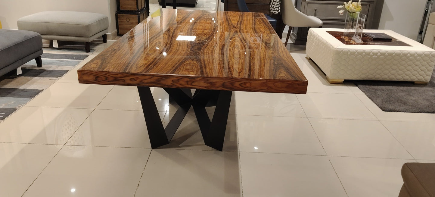 819 - DINING TABLE - BH